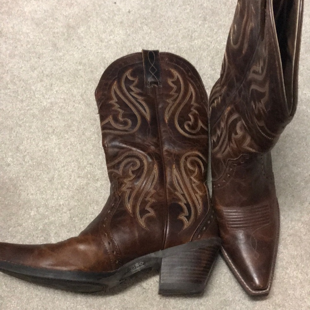 Ariat cowgirl boots
